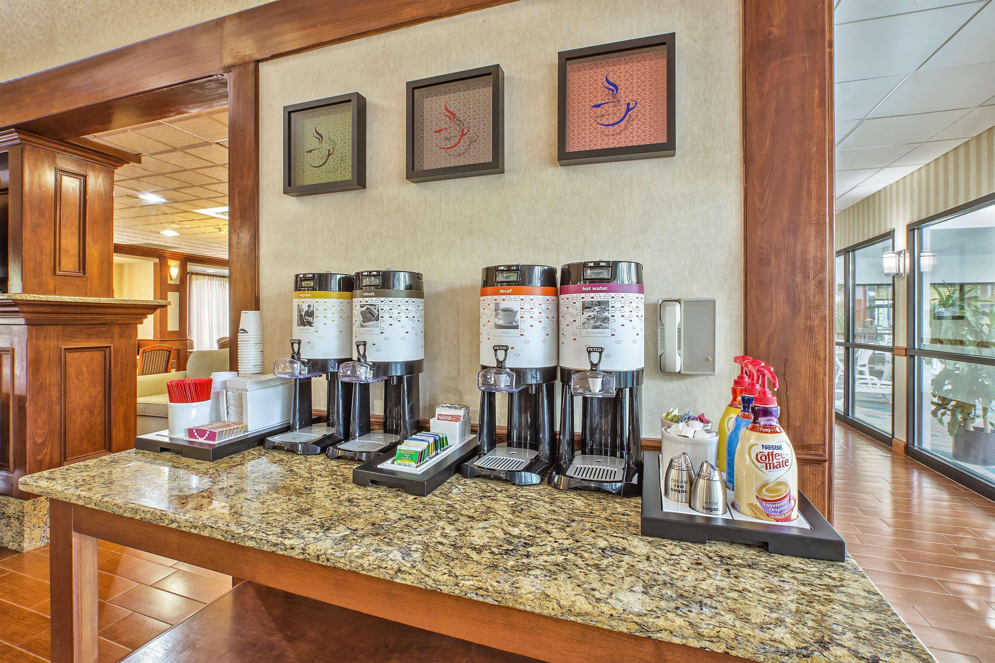 Hampton Inn Detroit/Belleville-Airport Area Exterior photo