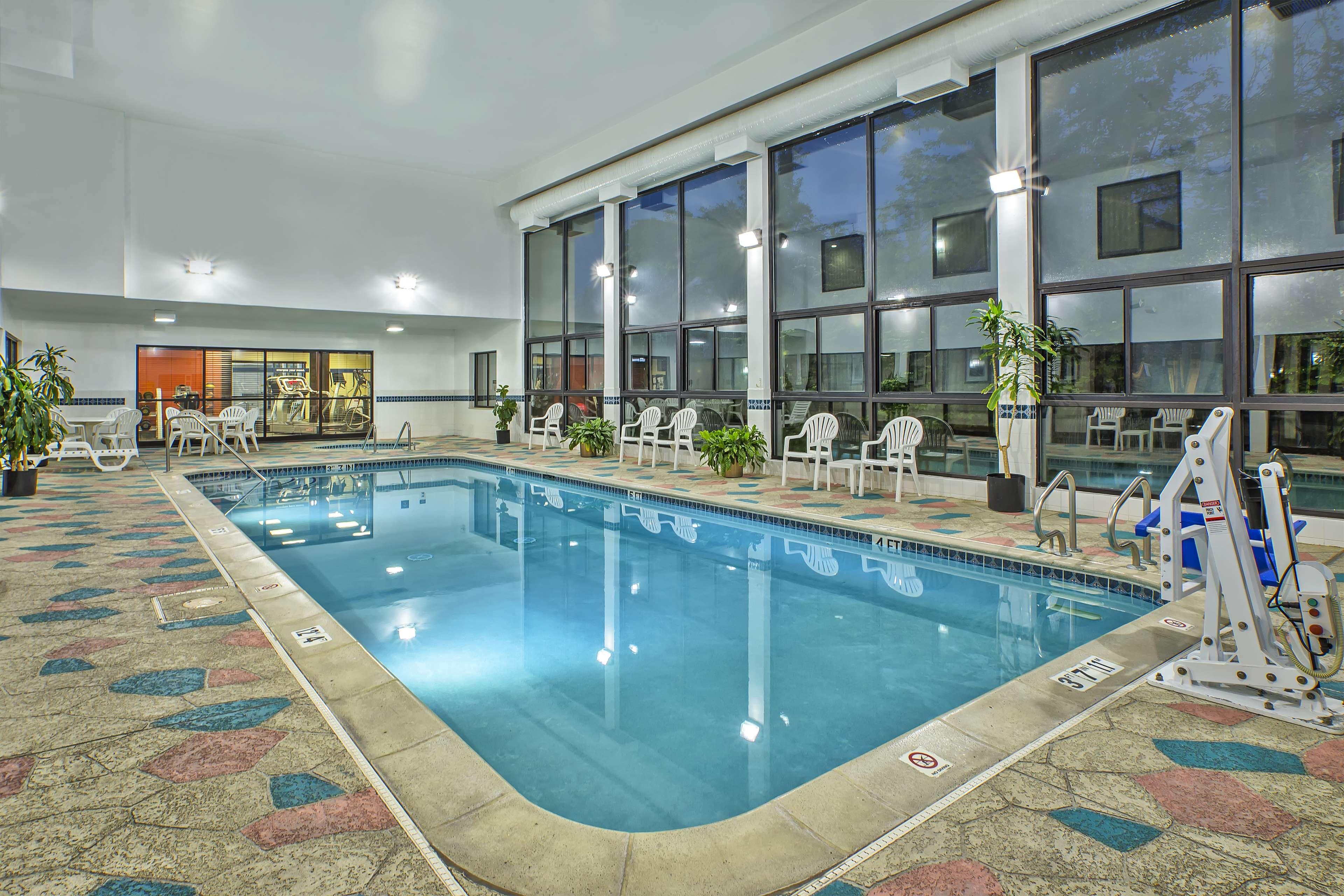 Hampton Inn Detroit/Belleville-Airport Area Exterior photo