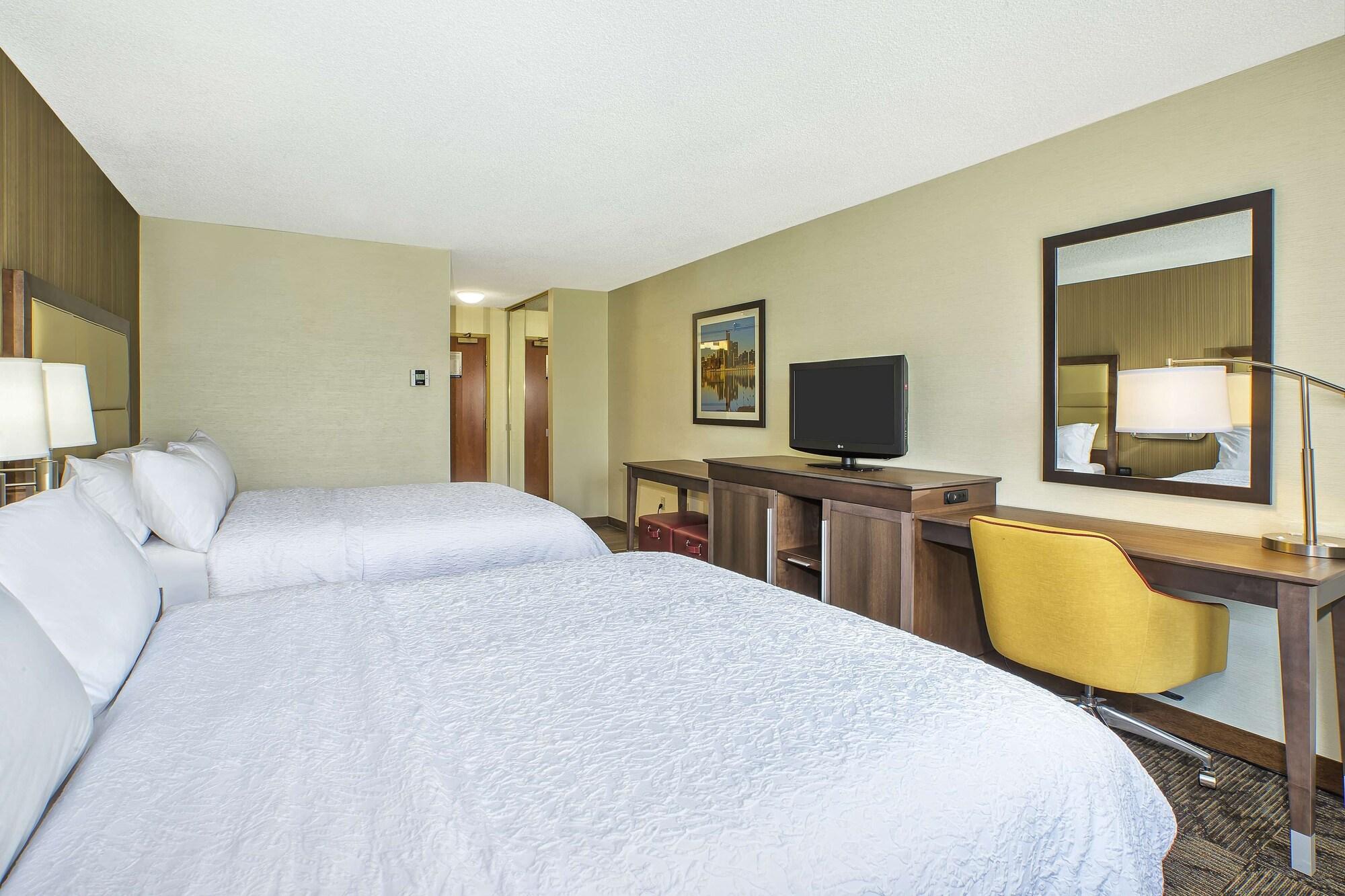 Hampton Inn Detroit/Belleville-Airport Area Exterior photo