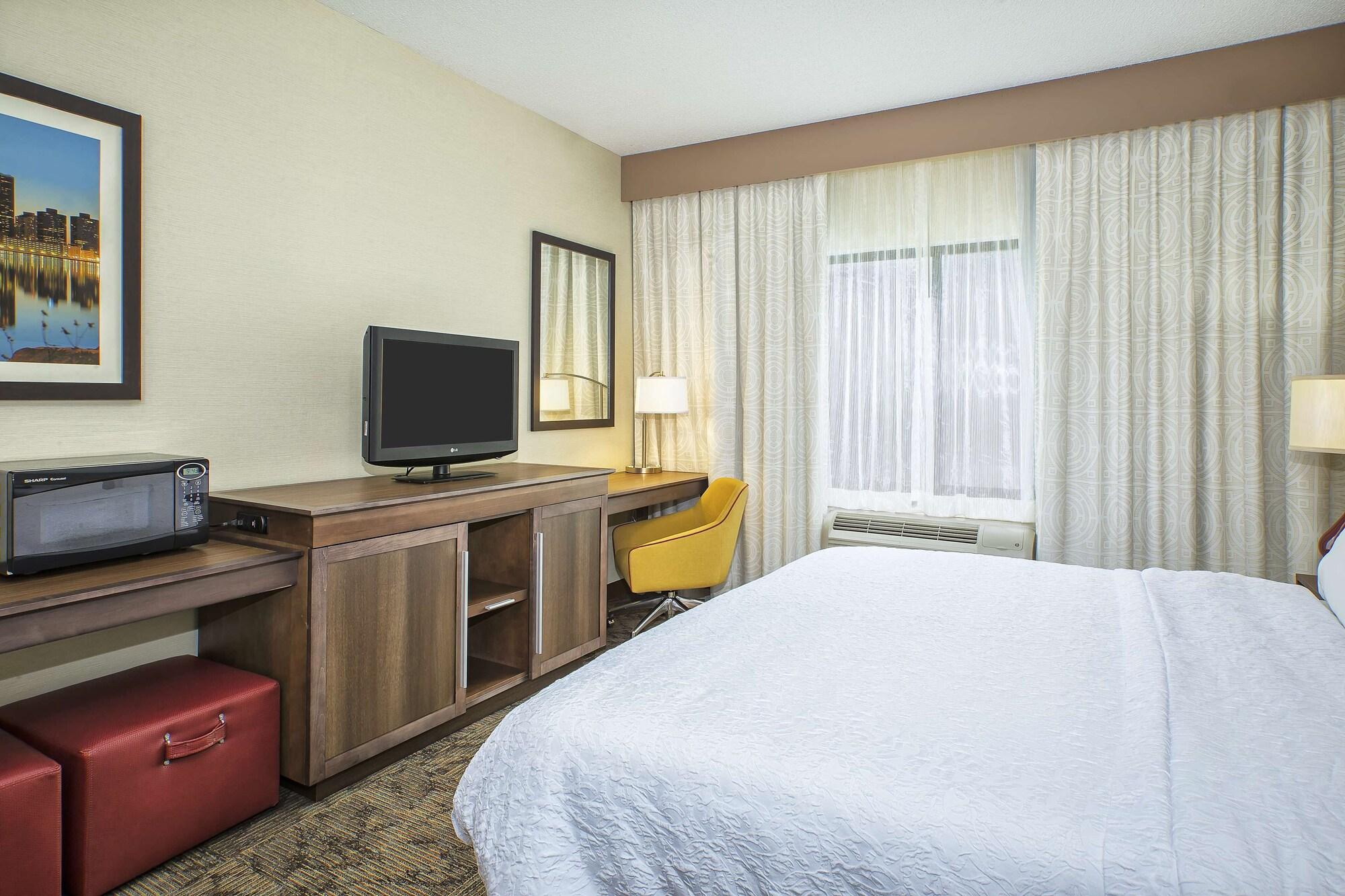 Hampton Inn Detroit/Belleville-Airport Area Exterior photo