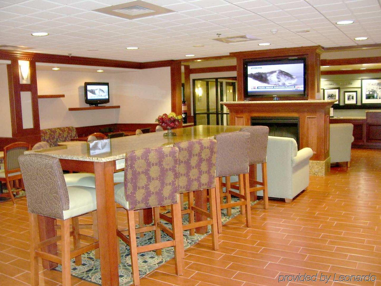 Hampton Inn Detroit/Belleville-Airport Area Exterior photo