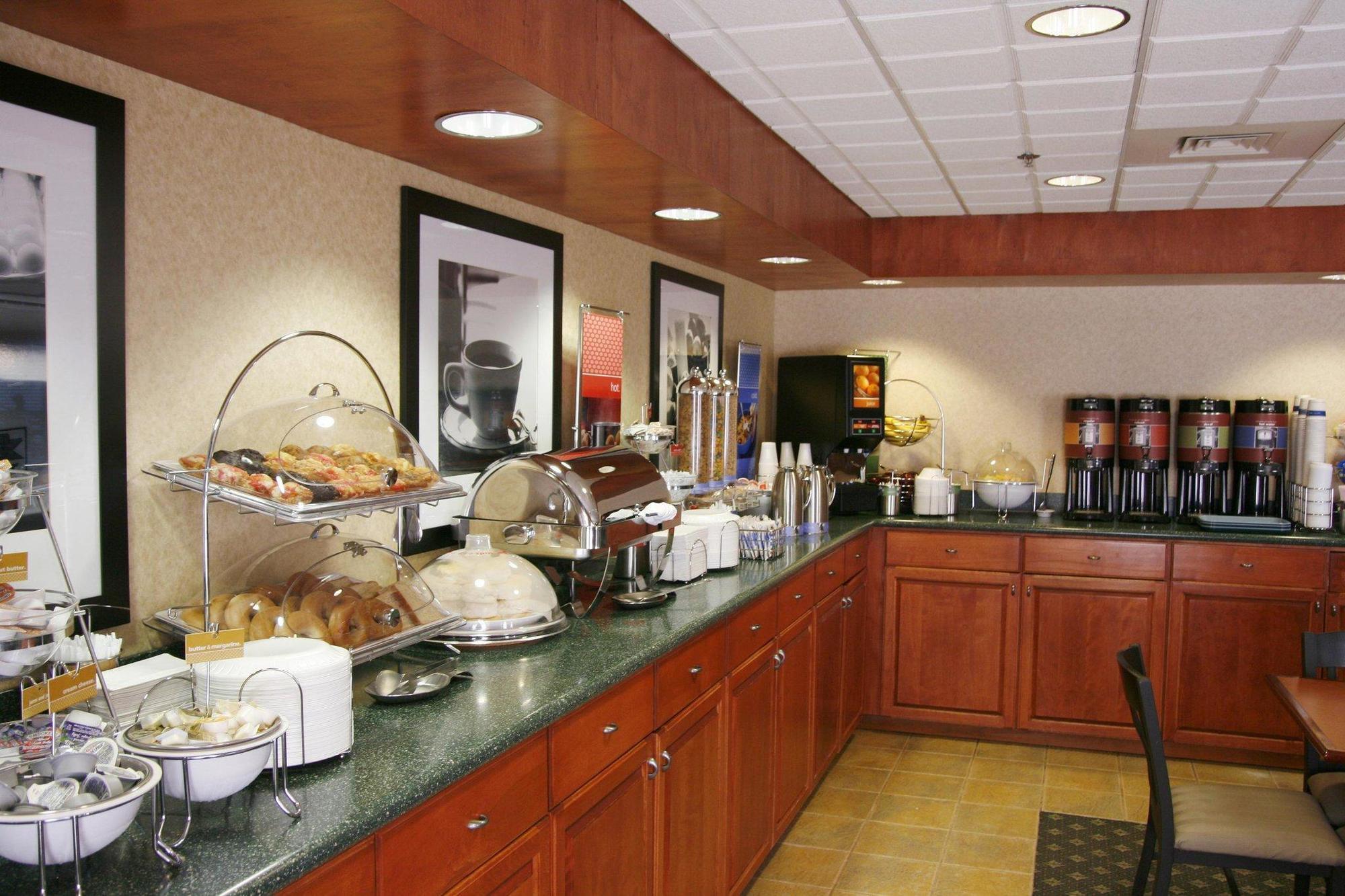 Hampton Inn Detroit/Belleville-Airport Area Exterior photo