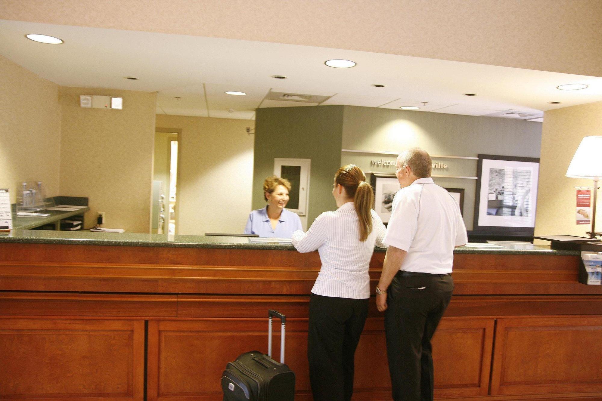 Hampton Inn Detroit/Belleville-Airport Area Exterior photo